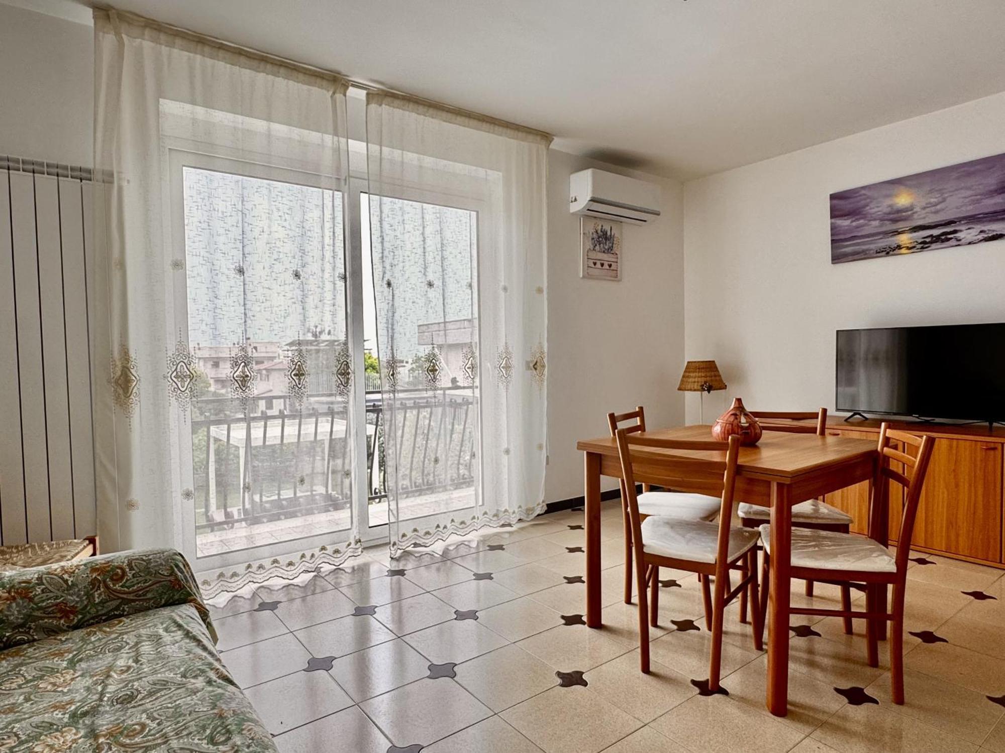 Holidaycasa Leone - Con Posto Auto A 200Mt Dal Mare Sperlonga Εξωτερικό φωτογραφία